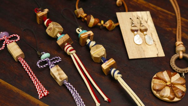 木制品打磨.jpg 木制品打磨.jpg