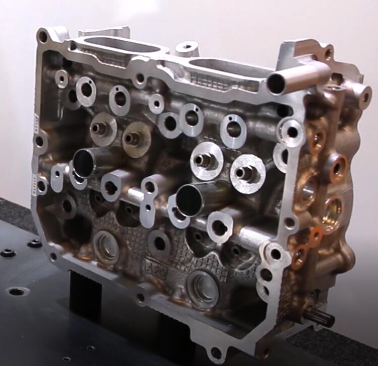 汽车汽缸盖毛刺.jpg 汽车汽缸盖毛刺.jpg