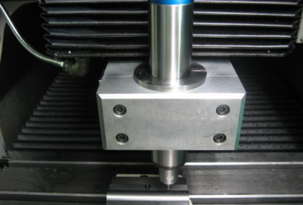 钻孔<a href='gaosuzhuzhou.htm' class='keys' title='点击查看关于电主轴的相关信息' target='_blank'>电主轴</a>.png