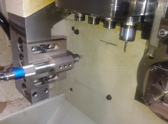 侧面加装<a href='/zouxinjigaopinx.htm' class='keys' title='点击查看关于高频铣的相关信息' target='_blank'>高频铣</a>EM20-S6000.png