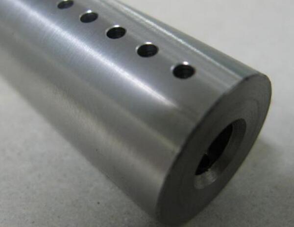 合金钢圆柱体表面钻孔.jpg 合金钢圆柱体表面钻孔.jpg