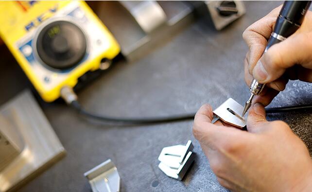 精密打磨机去毛刺.jpg 精密打磨机去毛刺.jpg