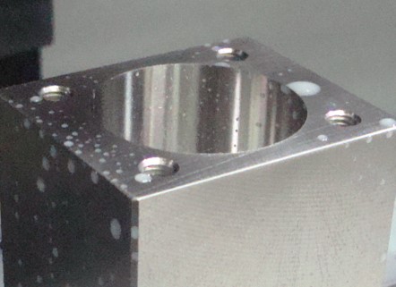 半导体制造设备冷却水管倒角前.jpg 半导体制造设备冷却水管倒角前.jpg