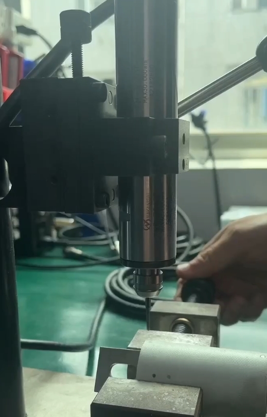 陶瓷纤维钻孔<a href='gaosuzhuzhou.htm' class='keys' title='点击查看关于电主轴的相关信息' target='_blank'>电主轴</a>1.png