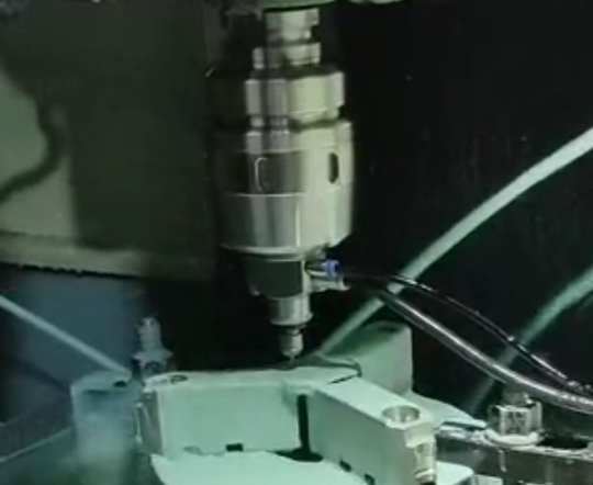 中西高频铣BM-320F.png 中西高频铣BM-320F.png