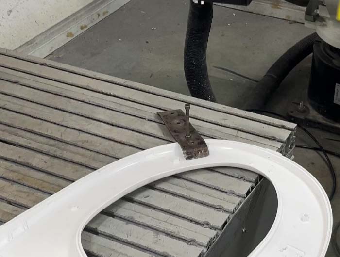 智能马桶盖去毛刺方案