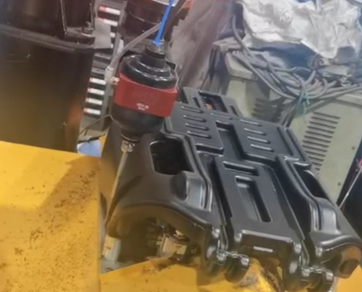 注塑件去水口浮动主轴解决方案